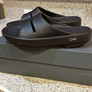 OOFOS Black Slide Sandals